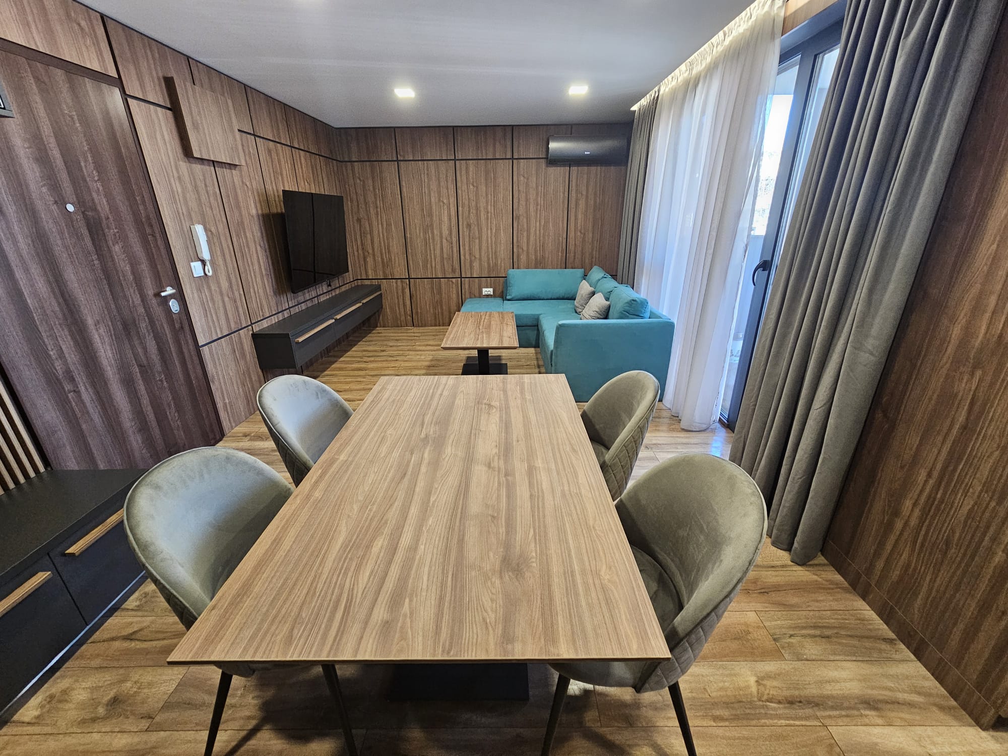 Mega lux 1-bedroom apartments