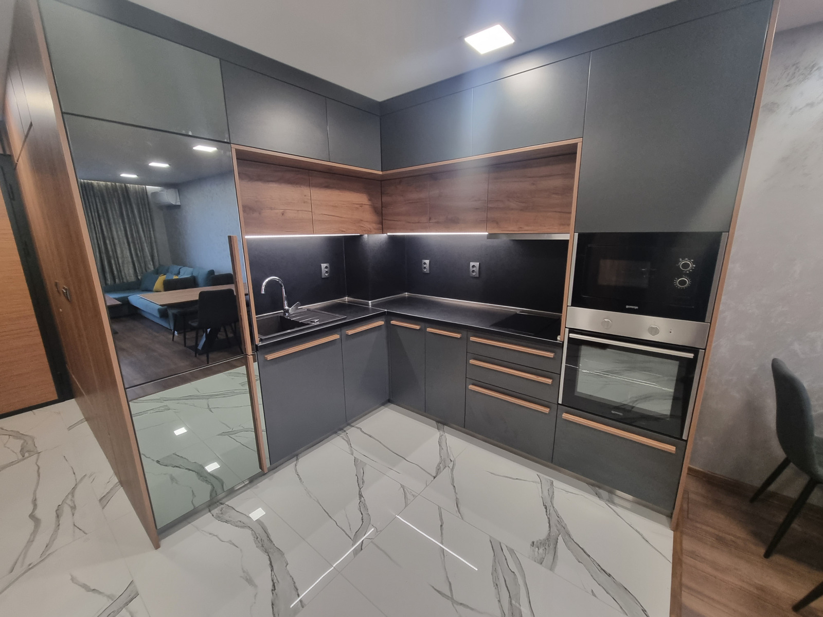Luxury 1-bedroom Apartment — снимка 4 (Kamenitza 1, Пловдив)