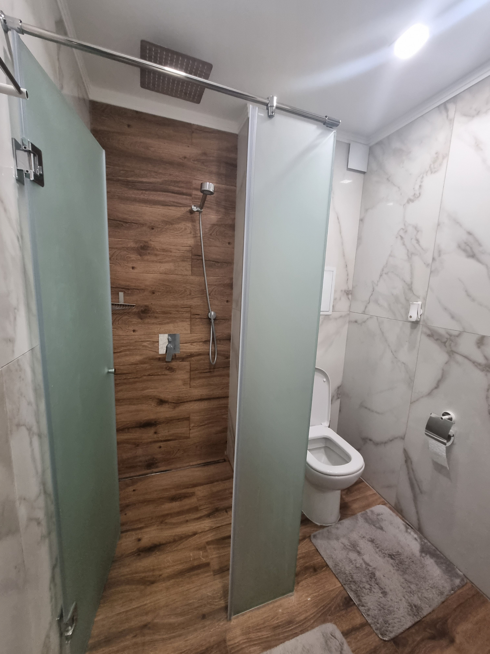 Luxury 1-bedroom Apartment — снимка 9 (Kamenitza 1, Пловдив)