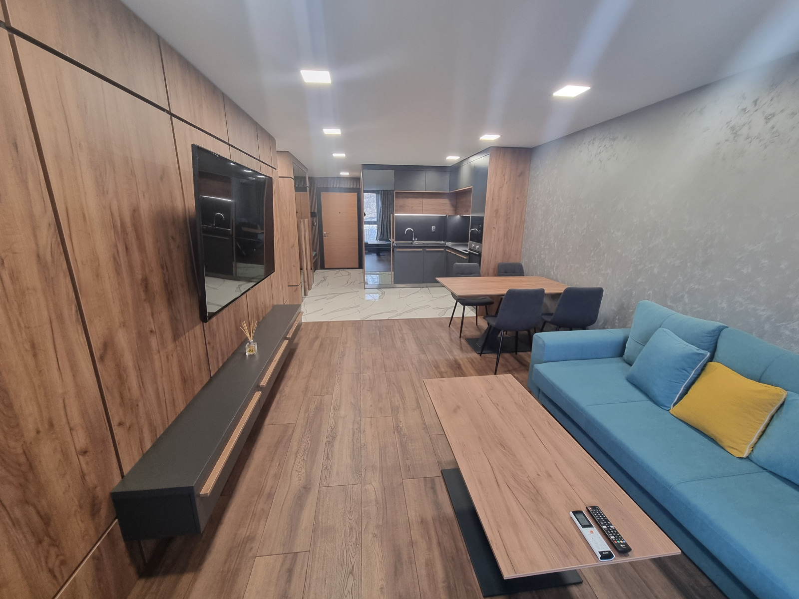 Luxury 1-bedroom Apartment — снимка 11 (Kamenitza 1, Пловдив)
