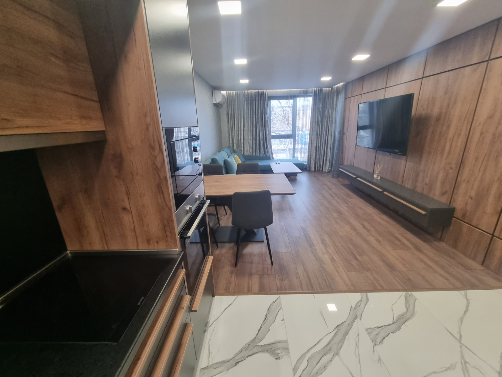 Luxury 1-bedroom Apartment — снимка 13 (Kamenitza 1, Пловдив)