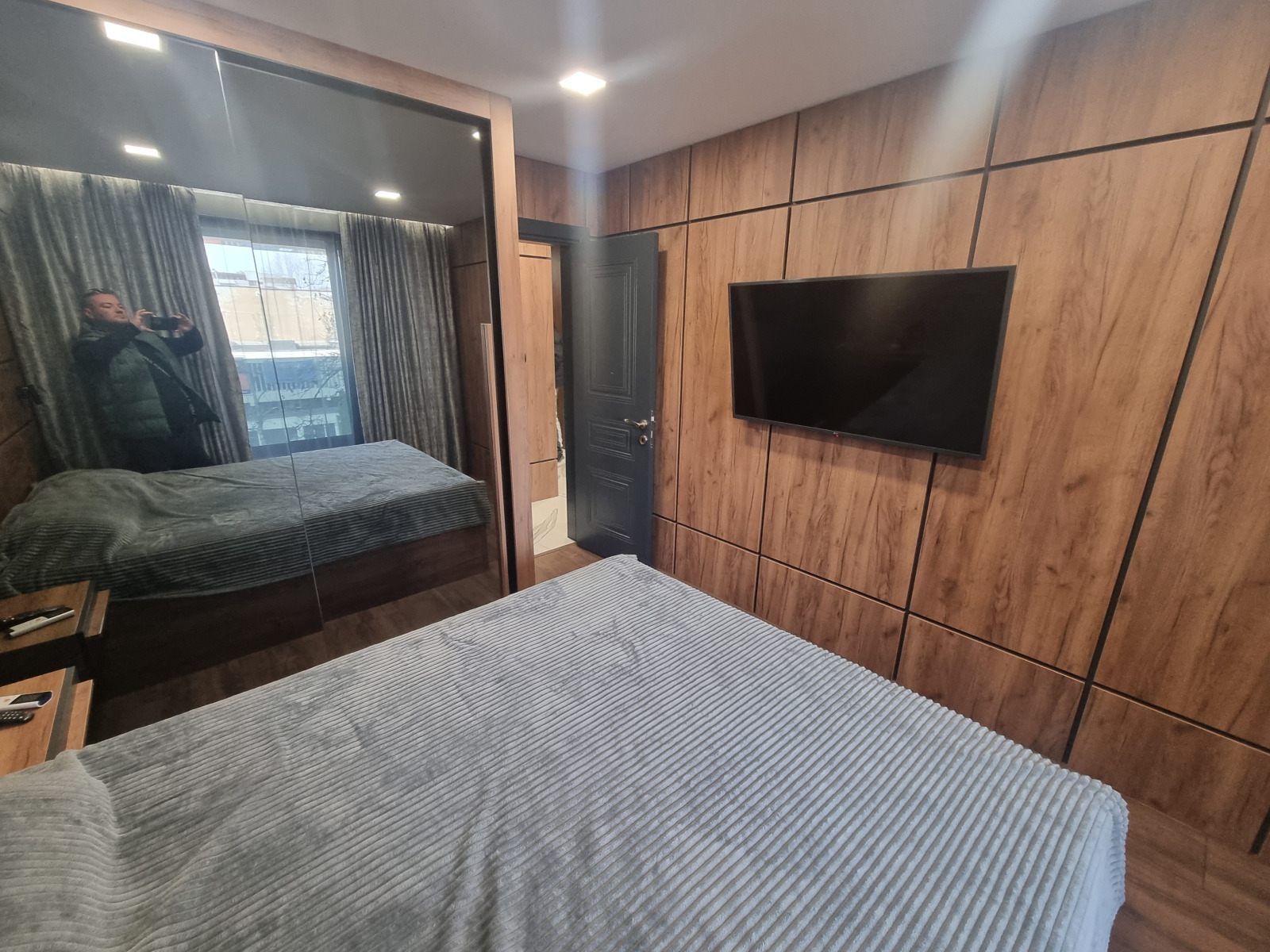 Luxury 1-bedroom Apartment — снимка 10 (Kamenitza 1, Пловдив)