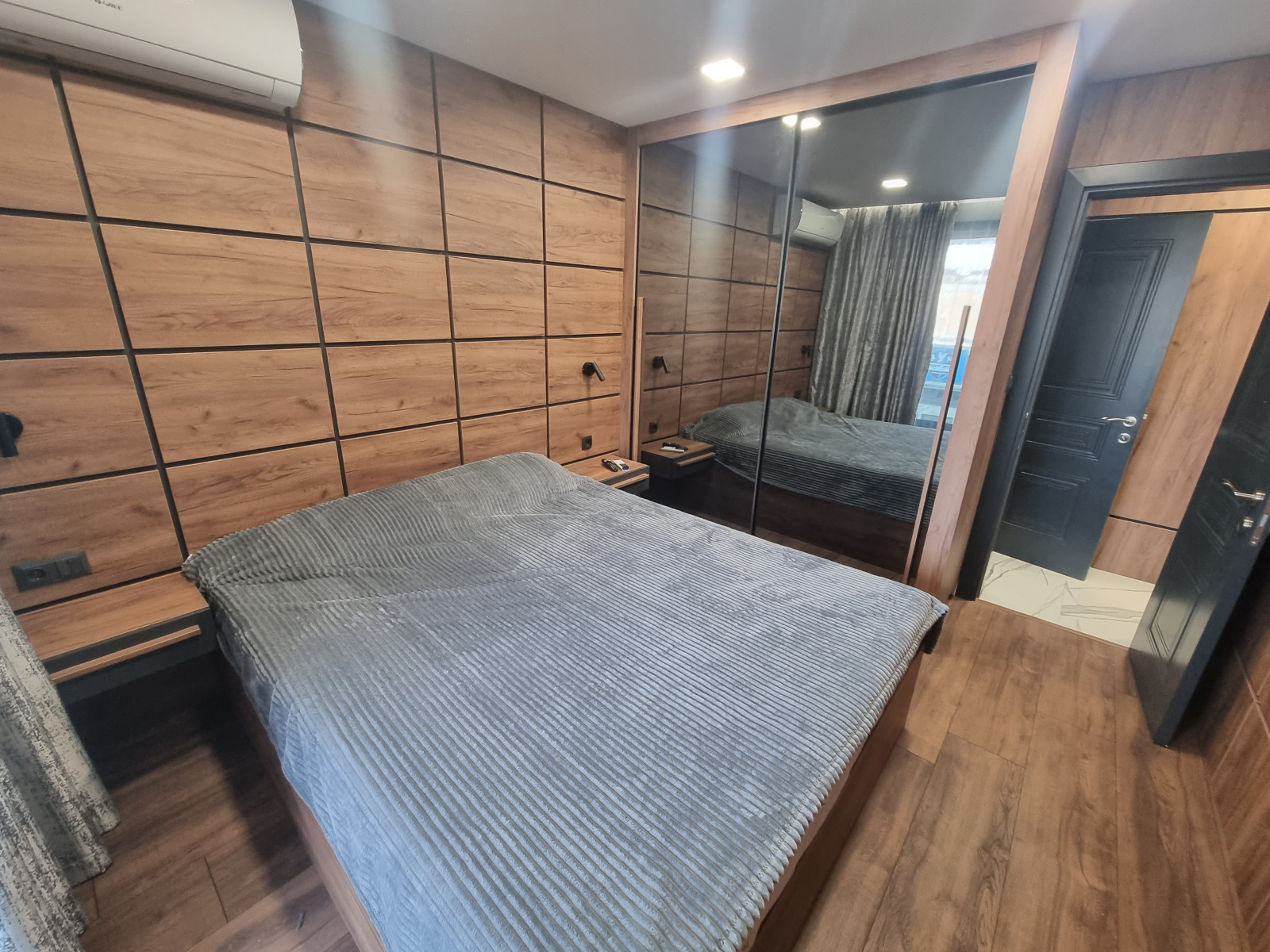 Luxury 1-bedroom Apartment — снимка 12 (Kamenitza 1, Пловдив)