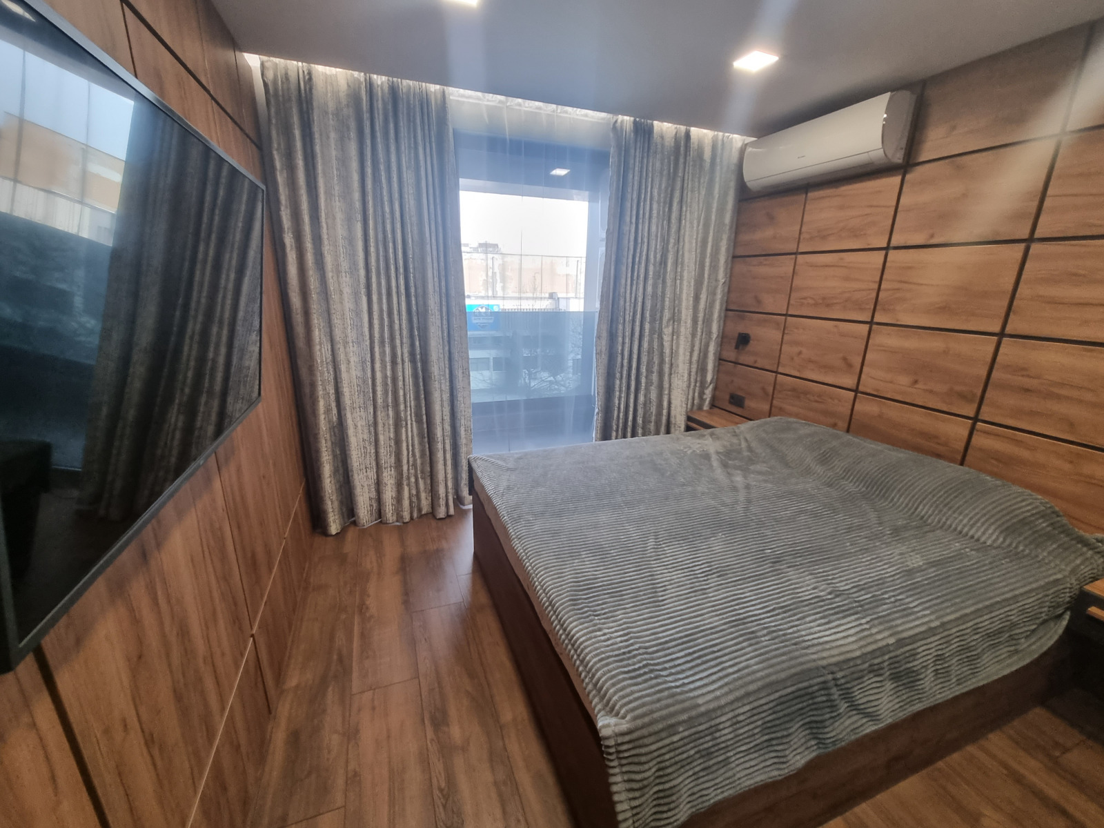 Luxury 1-bedroom Apartment — снимка 3 (Kamenitza 1, Пловдив)
