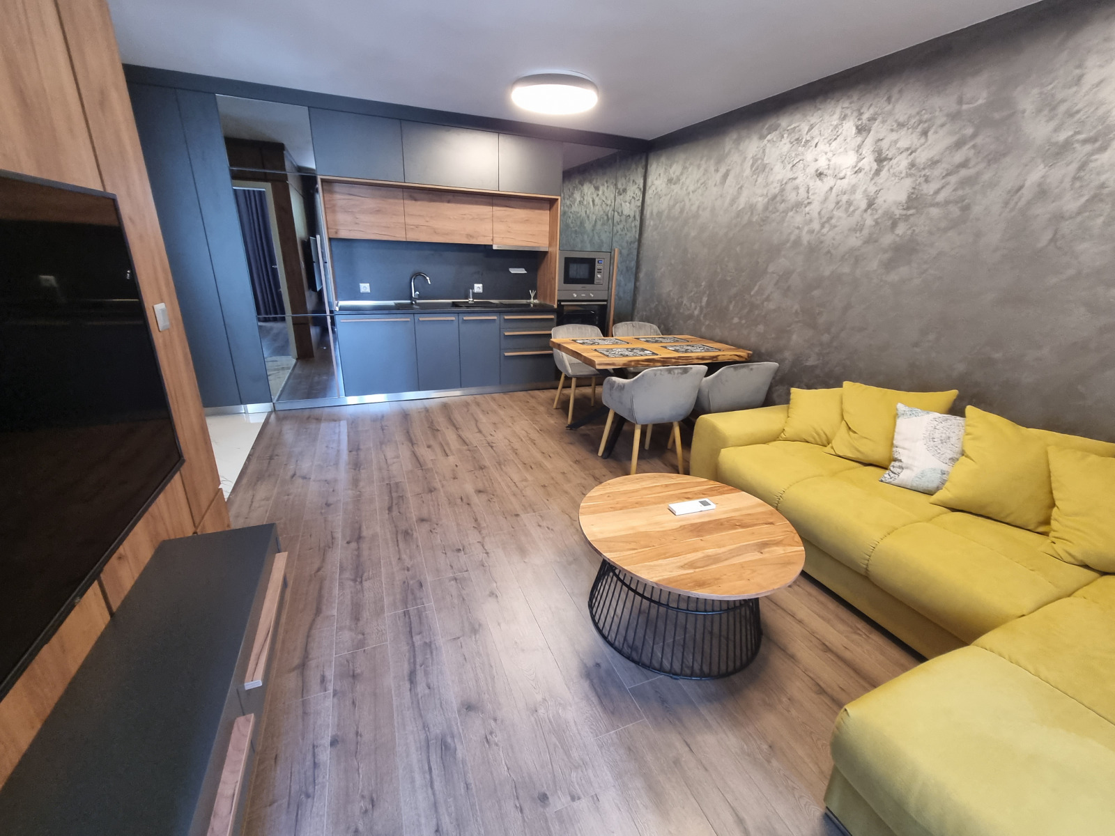 Super luxury 1-bedroom apartment
