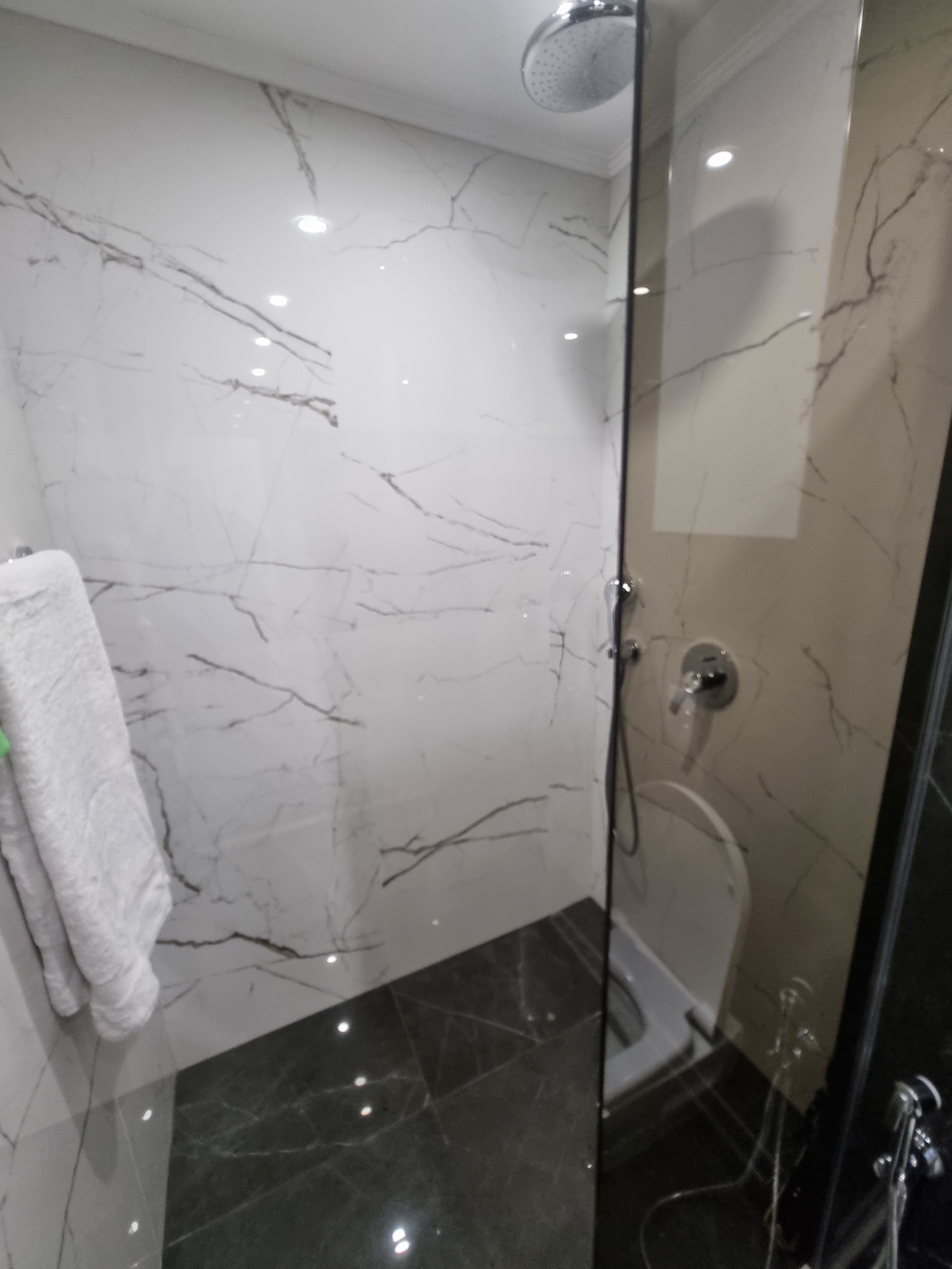 Luxury 1-bedroom apartment — снимка 3 (Youth Hill, Пловдив)