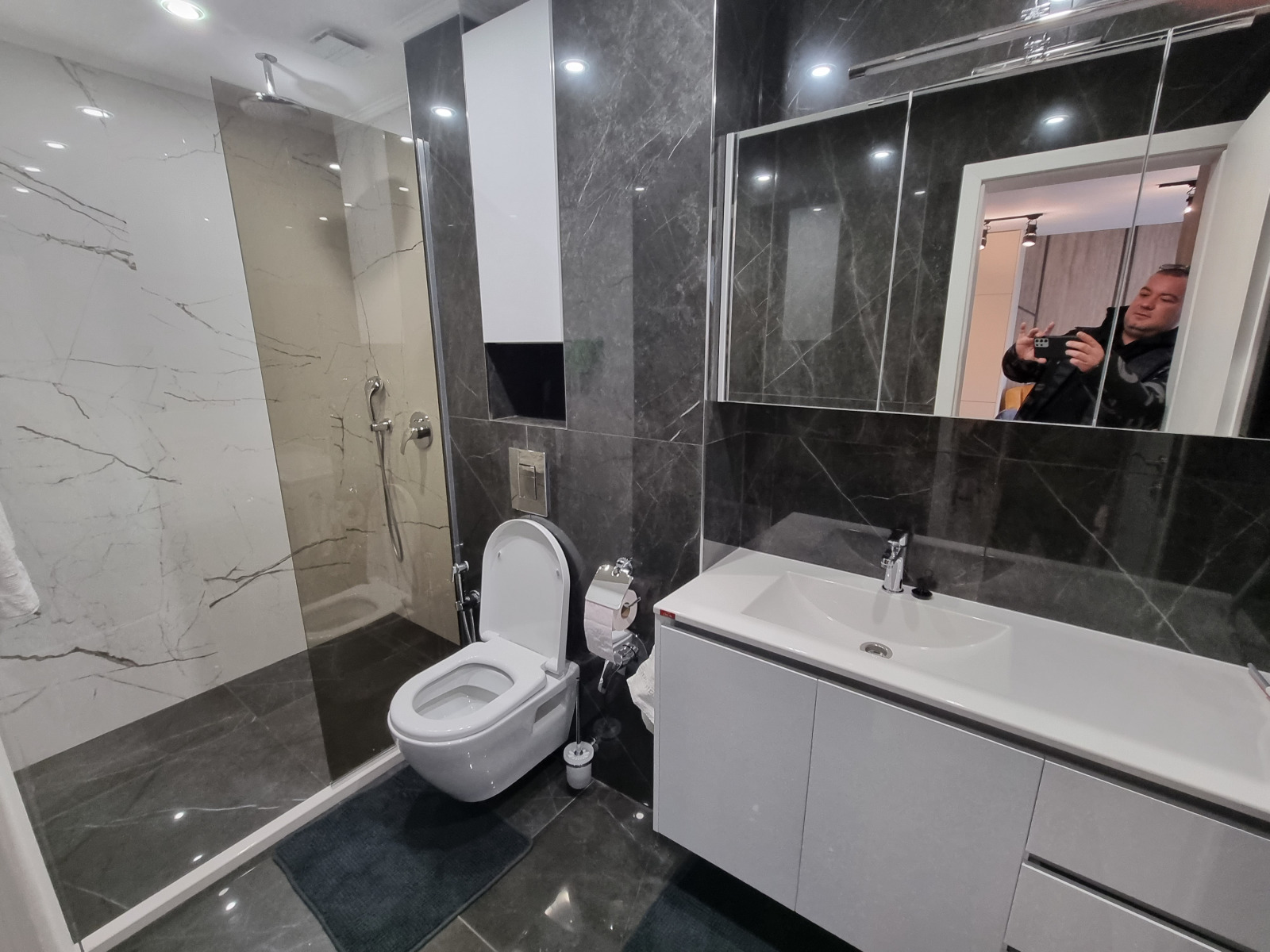 Luxury 1-bedroom apartment — снимка 7 (Youth Hill, Пловдив)