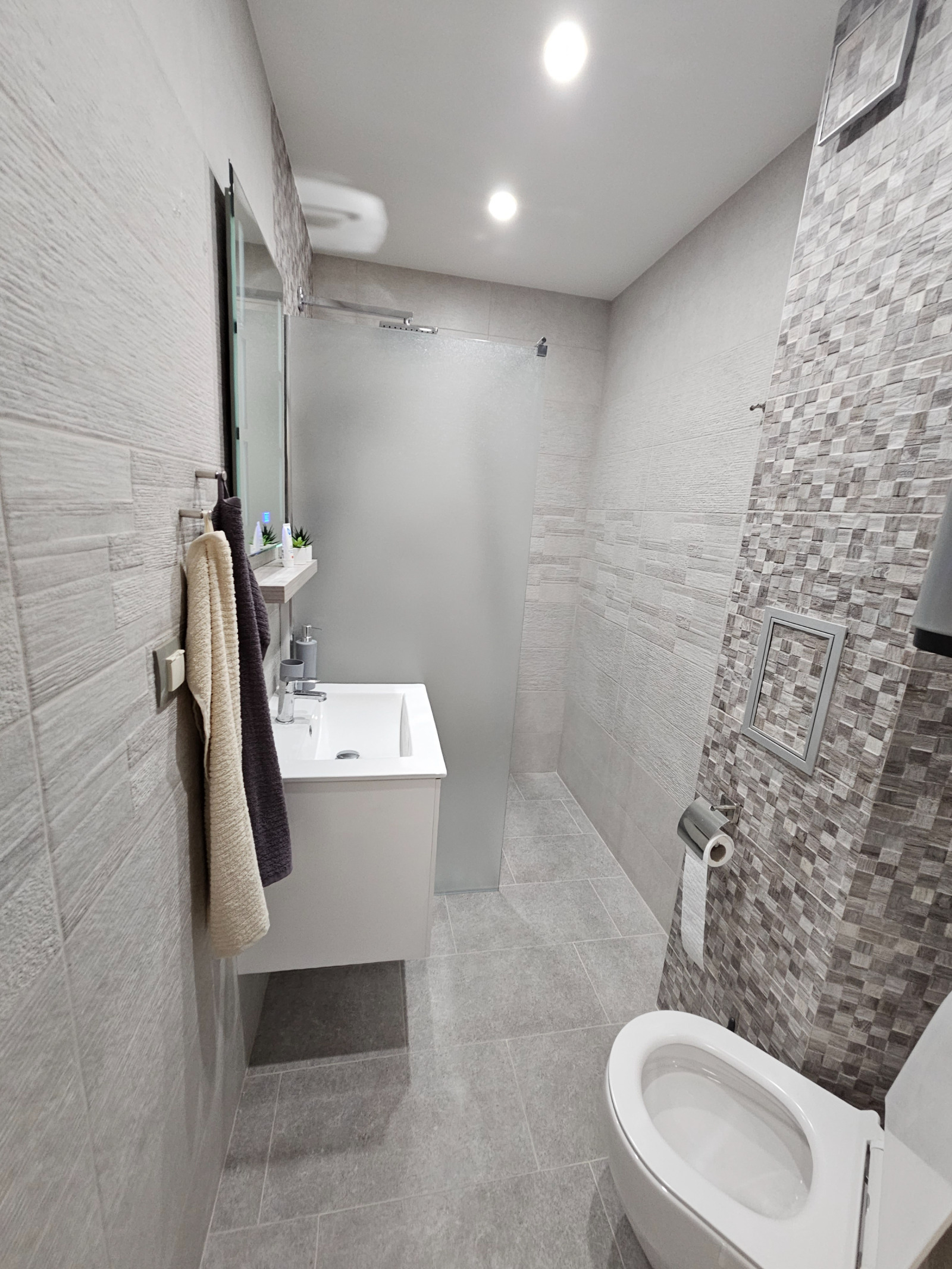Luxury 1-bedroom apartment — снимка 6 (Karshiyaka, Пловдив)