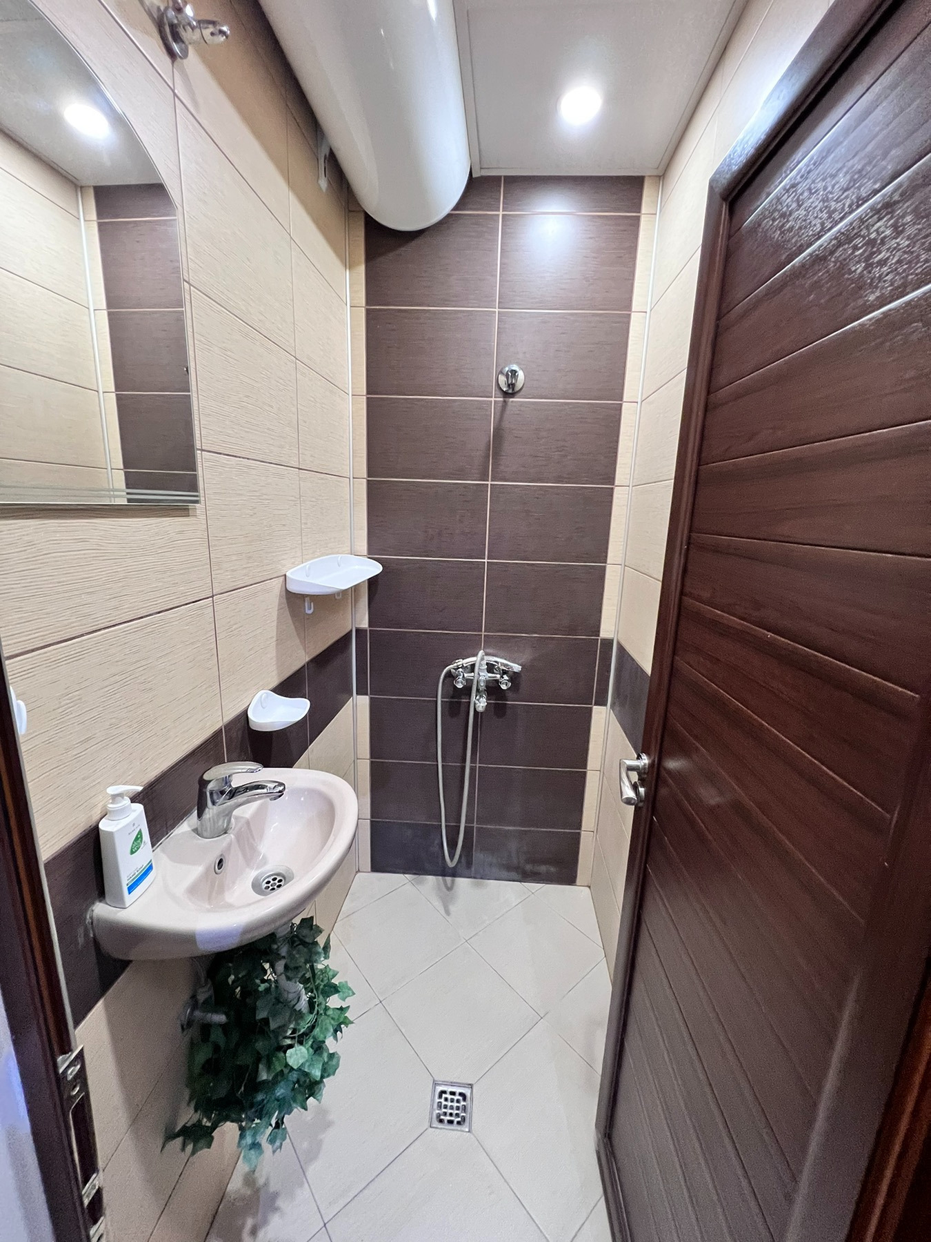 Fully renovated 2-bedroom apartment — снимка 2 (Plovdiv Center, Пловдив)