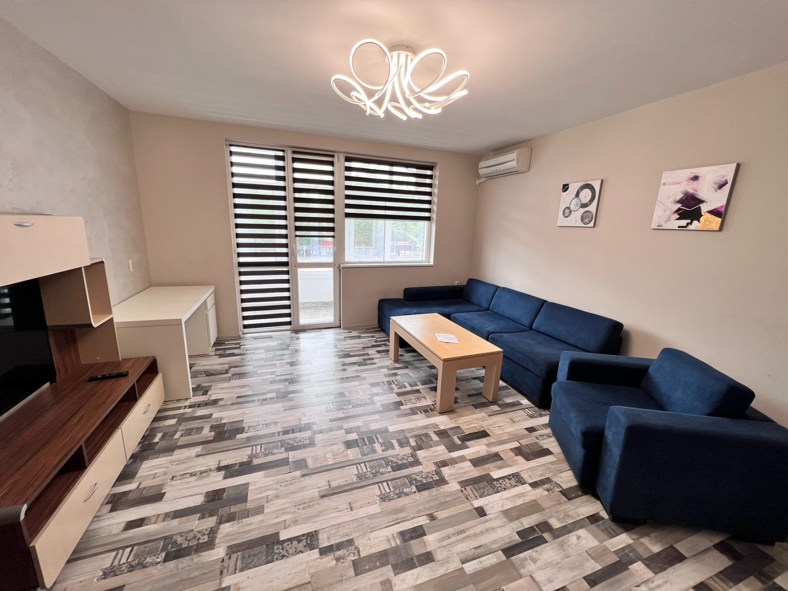Fully renovated 2-bedroom apartment