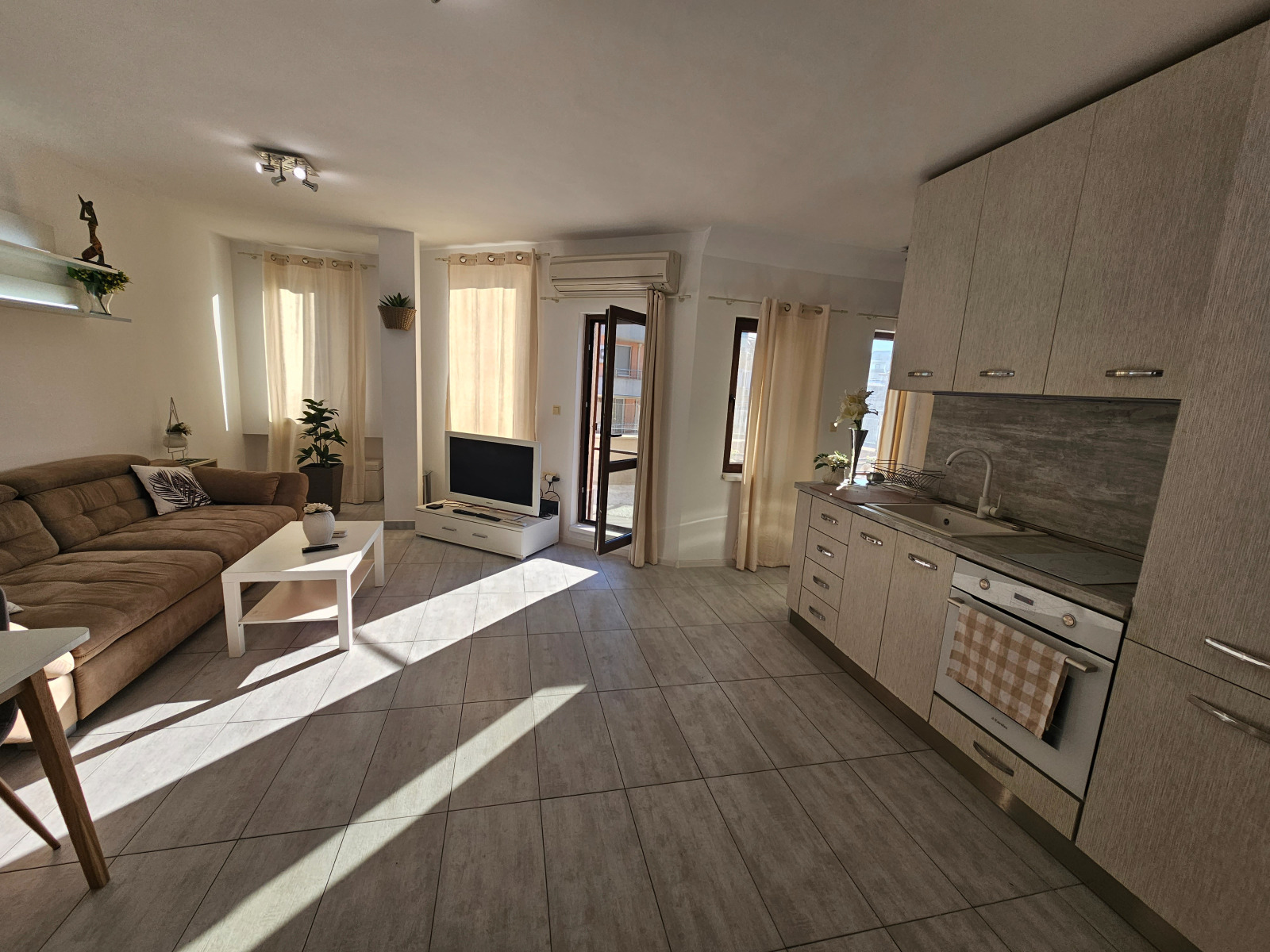 2-bedroom apartment — снимка 3 (Karshiyaka, Пловдив)
