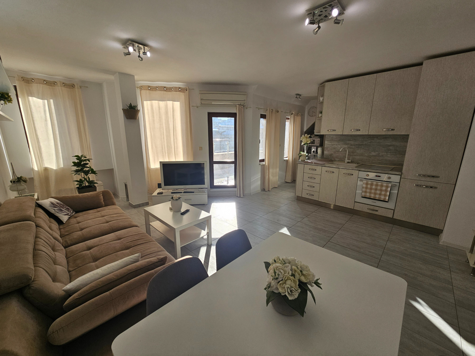 2-bedroom apartment — снимка 9 (Karshiyaka, Пловдив)
