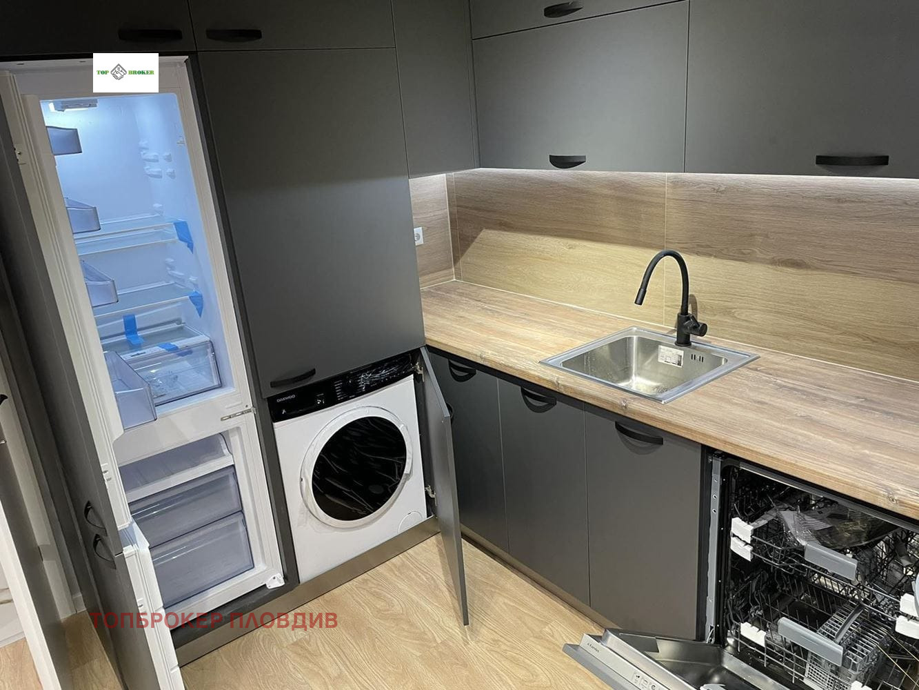 Luxury 2-bedroom apartment — снимка 2 (Hristo Smirnenski, Пловдив)