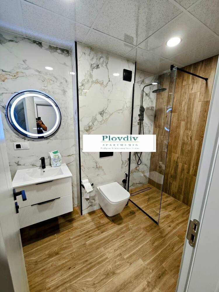 Luxury 1-bedroom in Youth Hill — снимка 3 (Youth Hill, Пловдив)