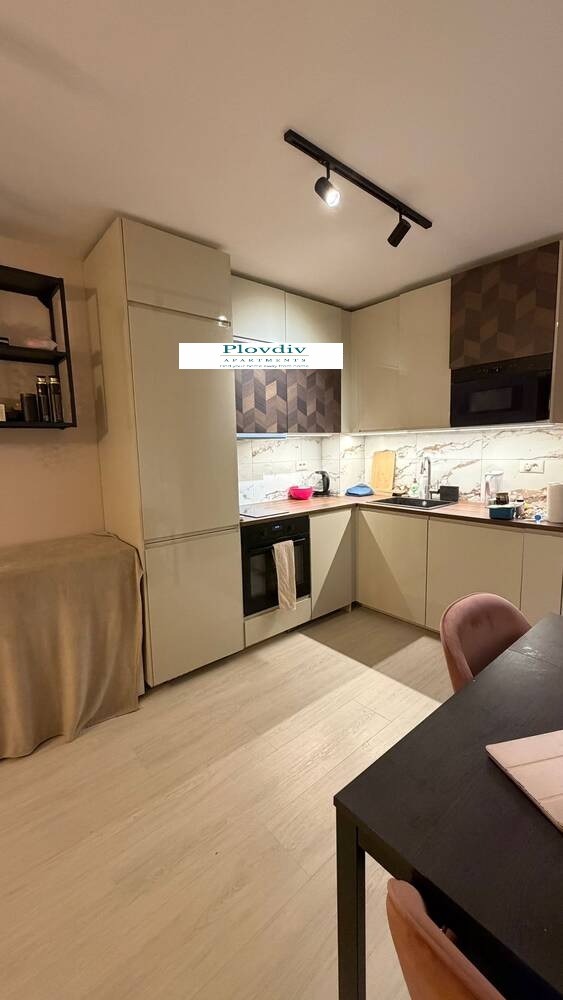 Modern 1-bedroom in Youth Hill — снимка 3 (Youth Hill, Пловдив)